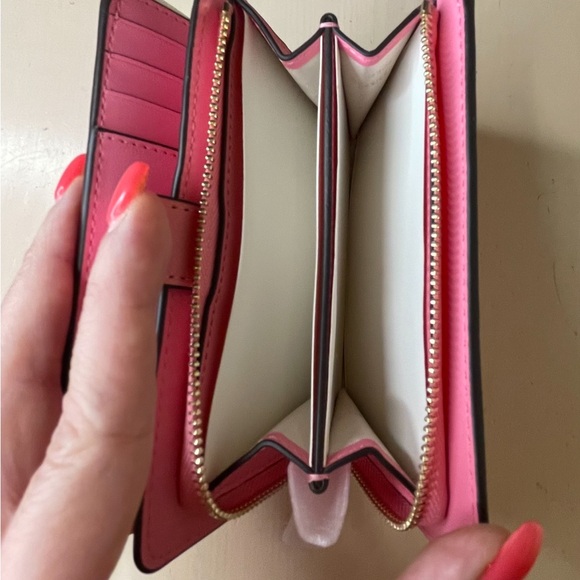 🆕♠️ Kate Spade Madison Medium Compact Bifold Wallet in Blossom Pink 🌸 - Picture 4 of 6